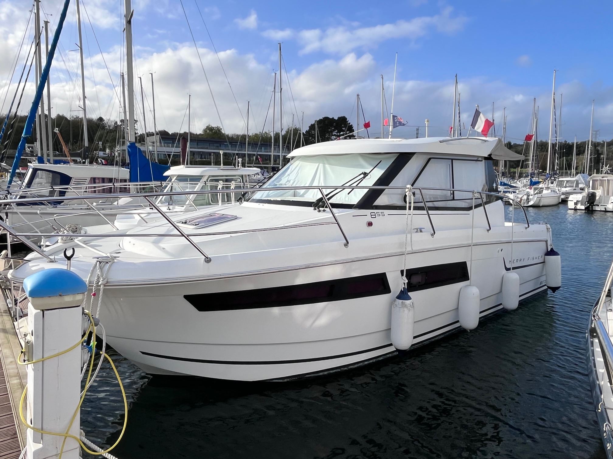 slider 0 Jeanneau Merry Fisher 855